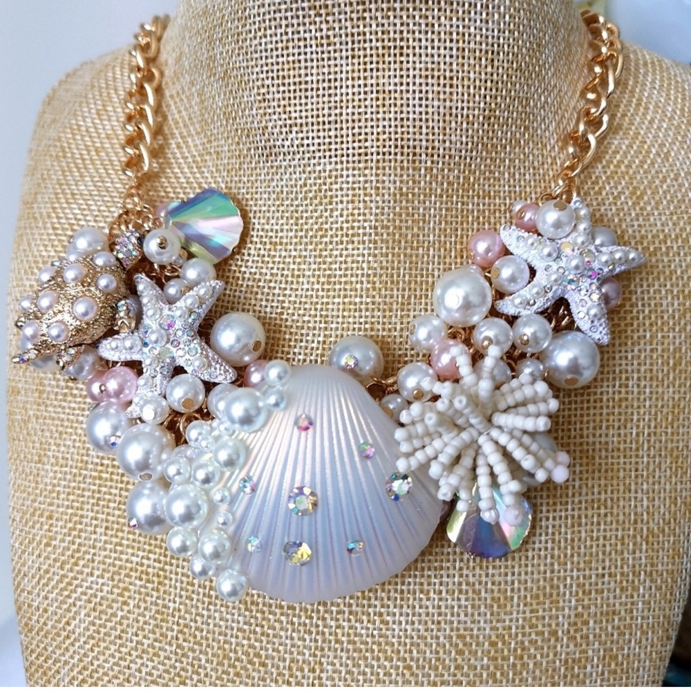 Betsey Johnson shells and pearls statement necklace NWT